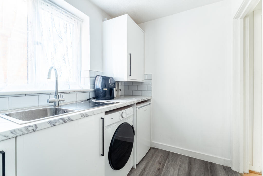 Additional image 5 of The Acorns, Wynchlands Crescent, St. Albans, Hertfordshire, AL4