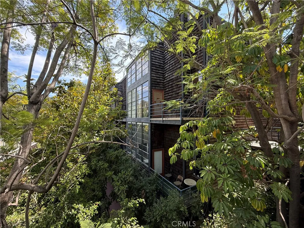 Additional image 2 of 3884 Fredonia Drive Unit F, Los Angeles, CA 90068