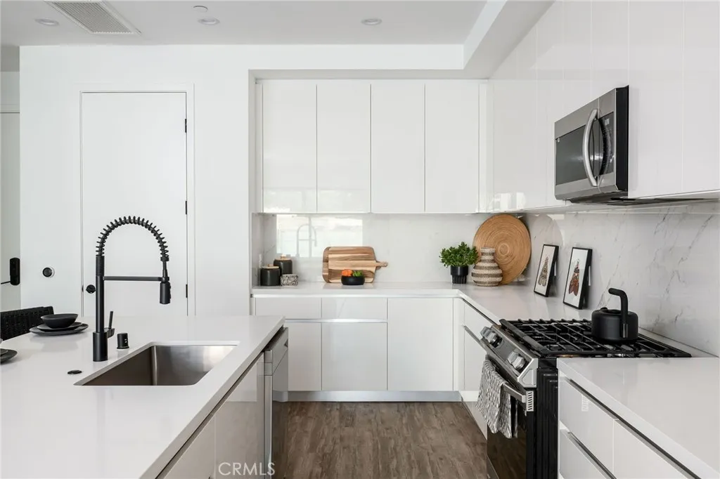 Additional image 5 of 118 Astronaut Ellison S Onizuka Street Unit 201, Los Angeles, CA 90012