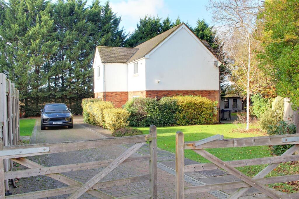 Additional image 11 of Peplins Way, Brookmans Park