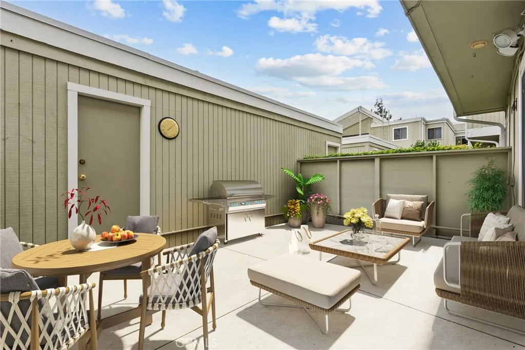 Additional image 11 of 22123 Burbank Blvd #2, Woodland Hills, CA 91367