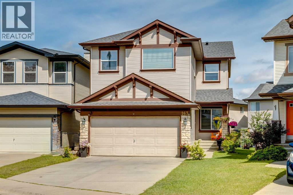 163 Cougarstone Court SW|Calgary, Alberta T3H5R4