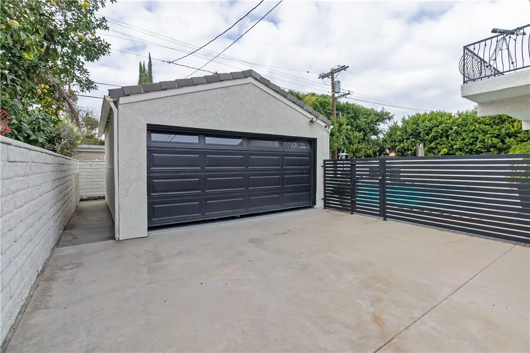 Additional image 109 of 5439 Gentry Avenue, Valley Village, CA 91607