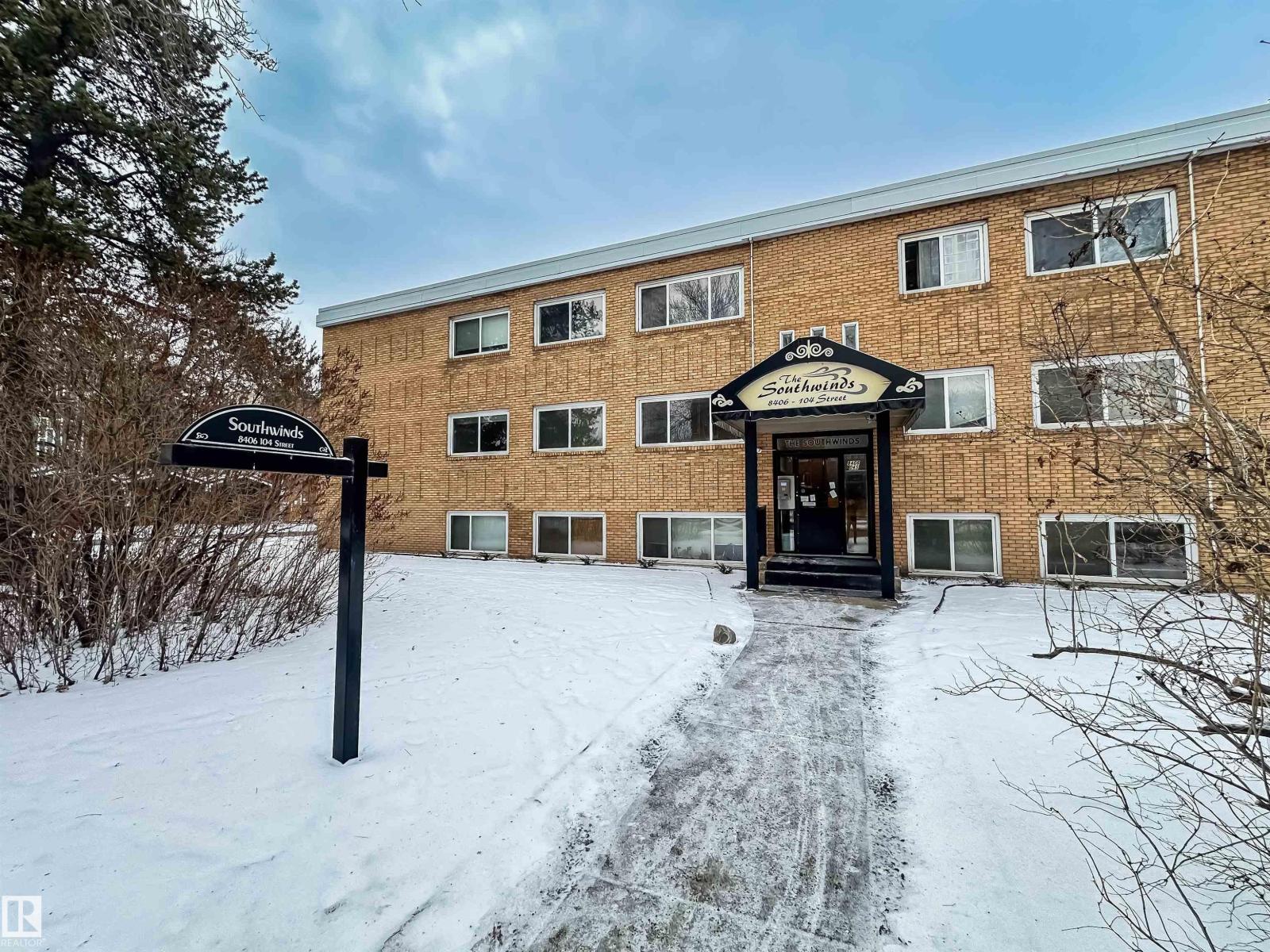 #3 8406 104 ST NW|Edmonton, Alberta T6E4G2