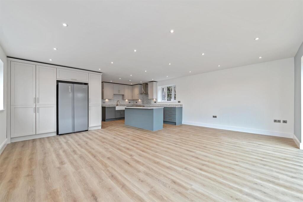 Additional image 8 of Warrengate Road, Brookmans Park