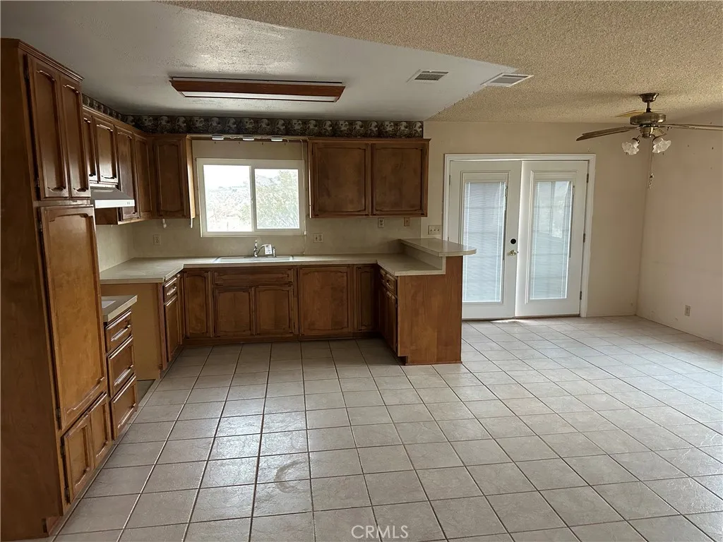 Additional image 11 of 38333 E End Rd, Lucerne Valley, CA 92356