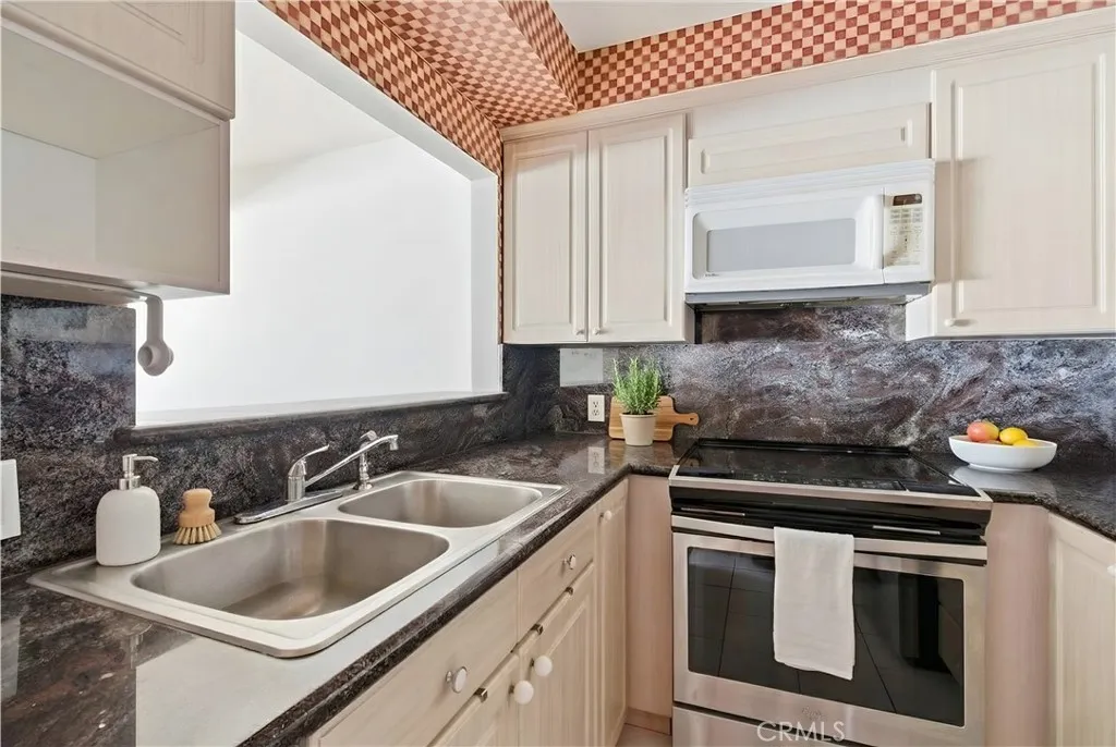 Additional image 8 of 4700 Natick Avenue Unit 315, Sherman Oaks, CA 91403
