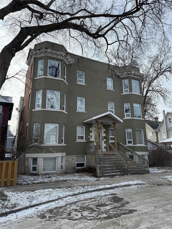 1 52 Fawcett Avenue|Winnipeg, Manitoba R3G0Y6