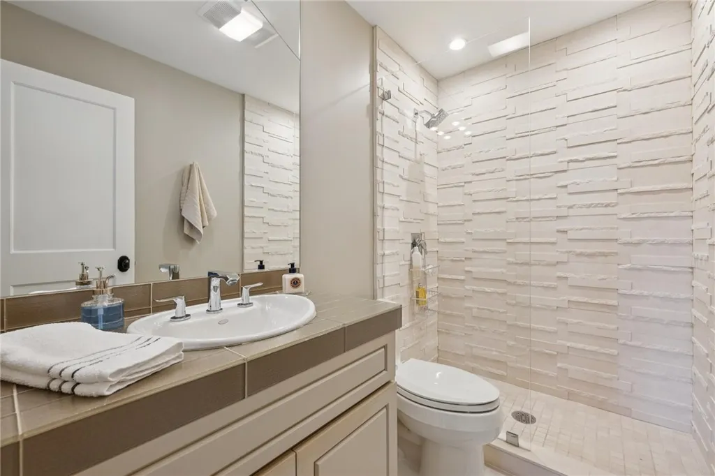 Additional image 44 of 373 Lombard St, San Francisco, CA 94133