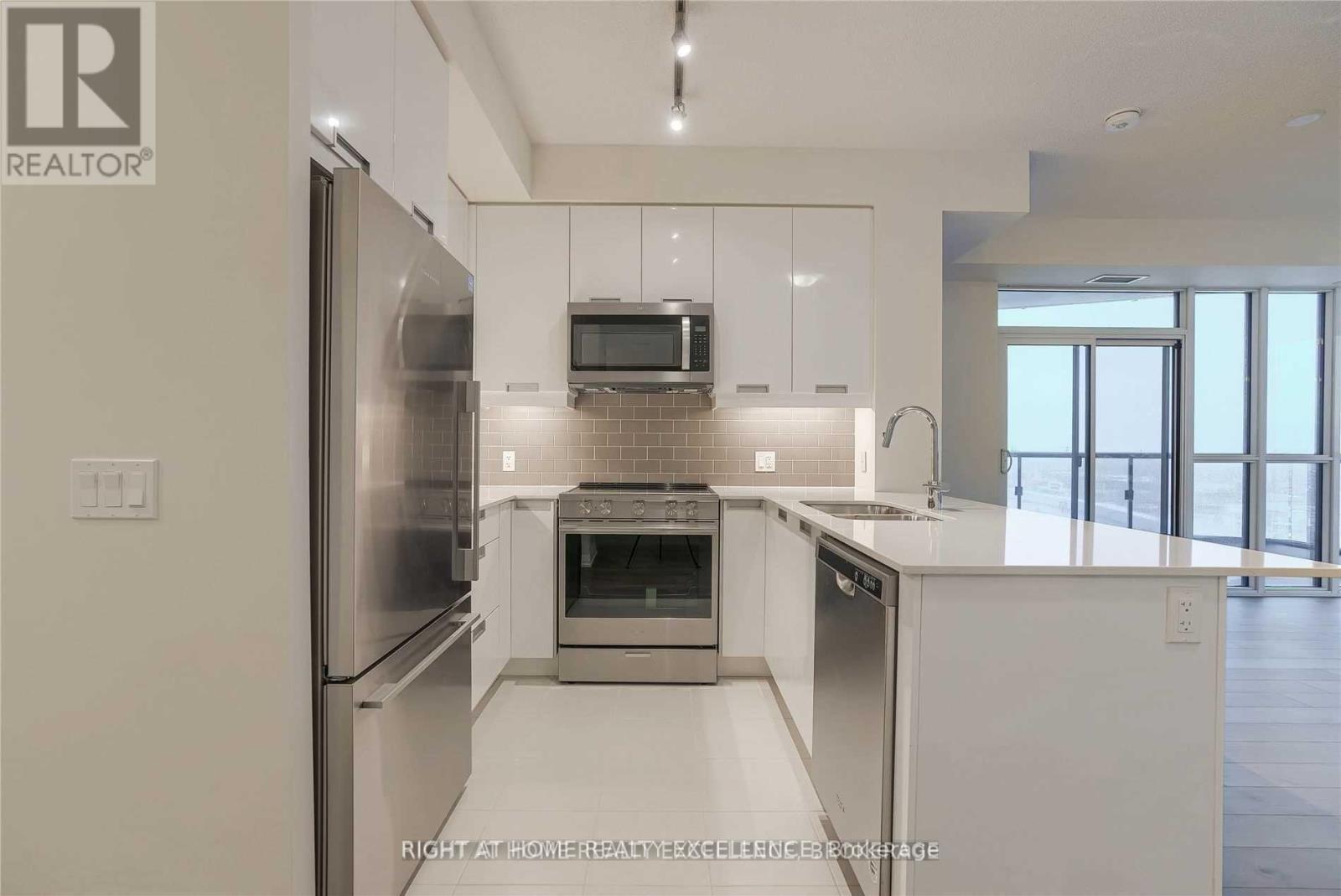 Property image for 503 - 65 WATERGARDEN DRIVE|Mississauga (Hurontario), Ontario L5R0G9