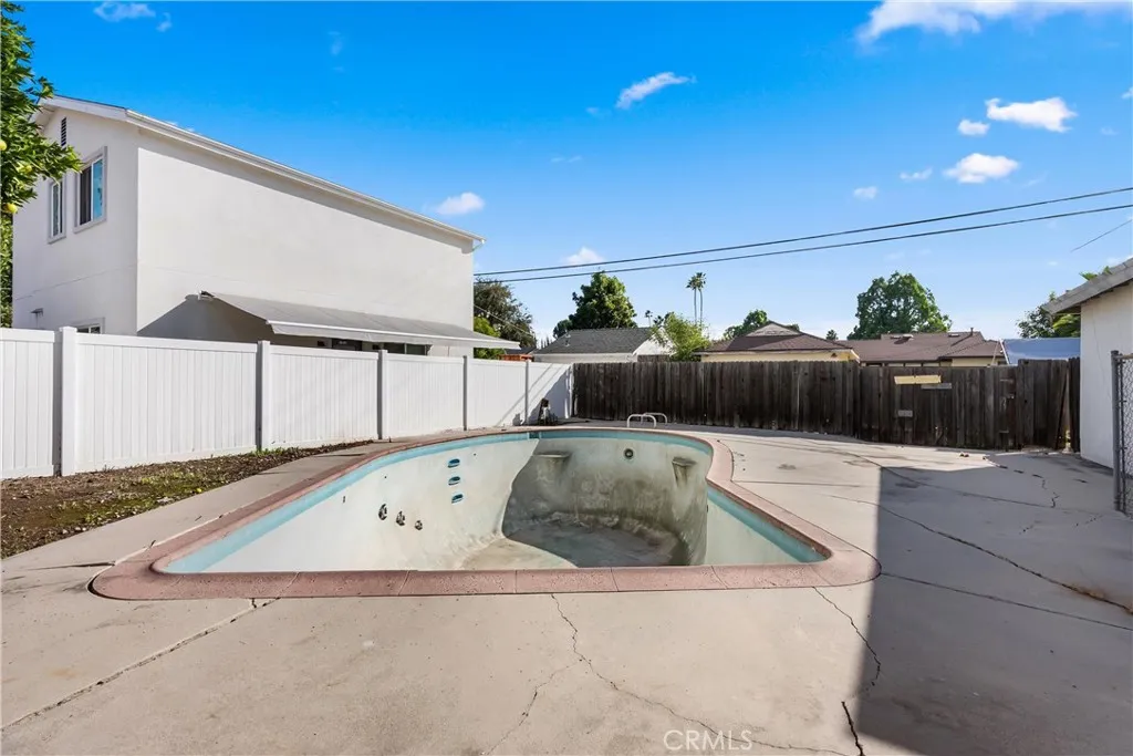 Additional image 75 of 18928 Victory Boulevard, Tarzana, CA 91335