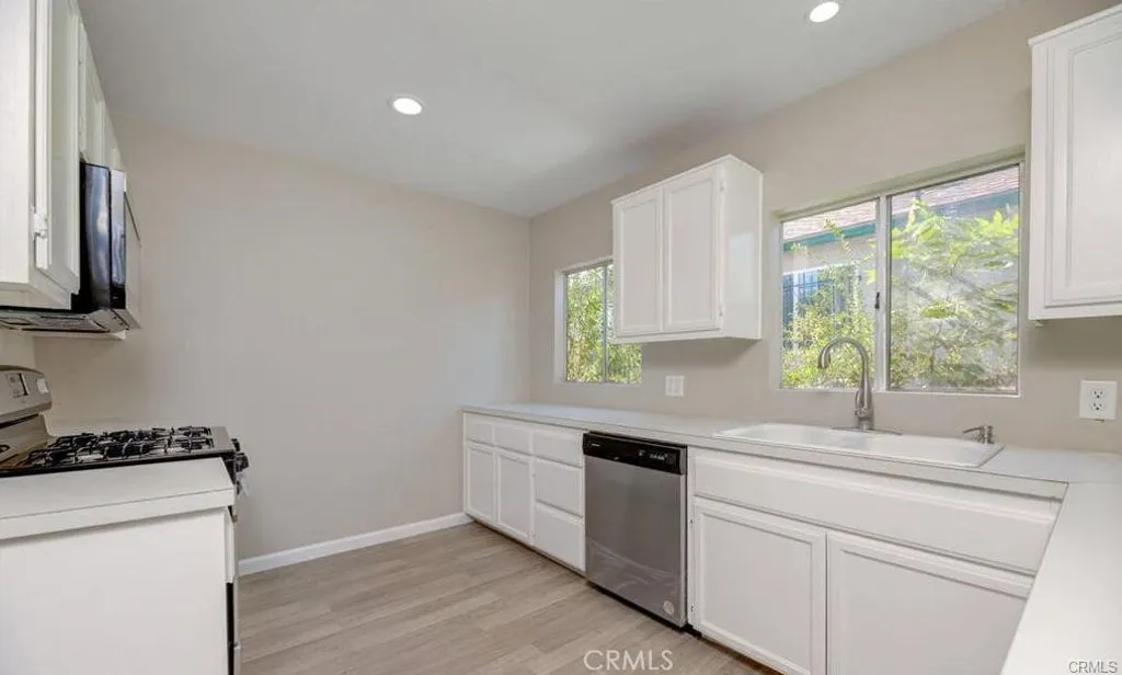 Additional image 6 of 542 W 105th Street, Los Angeles, CA 90044