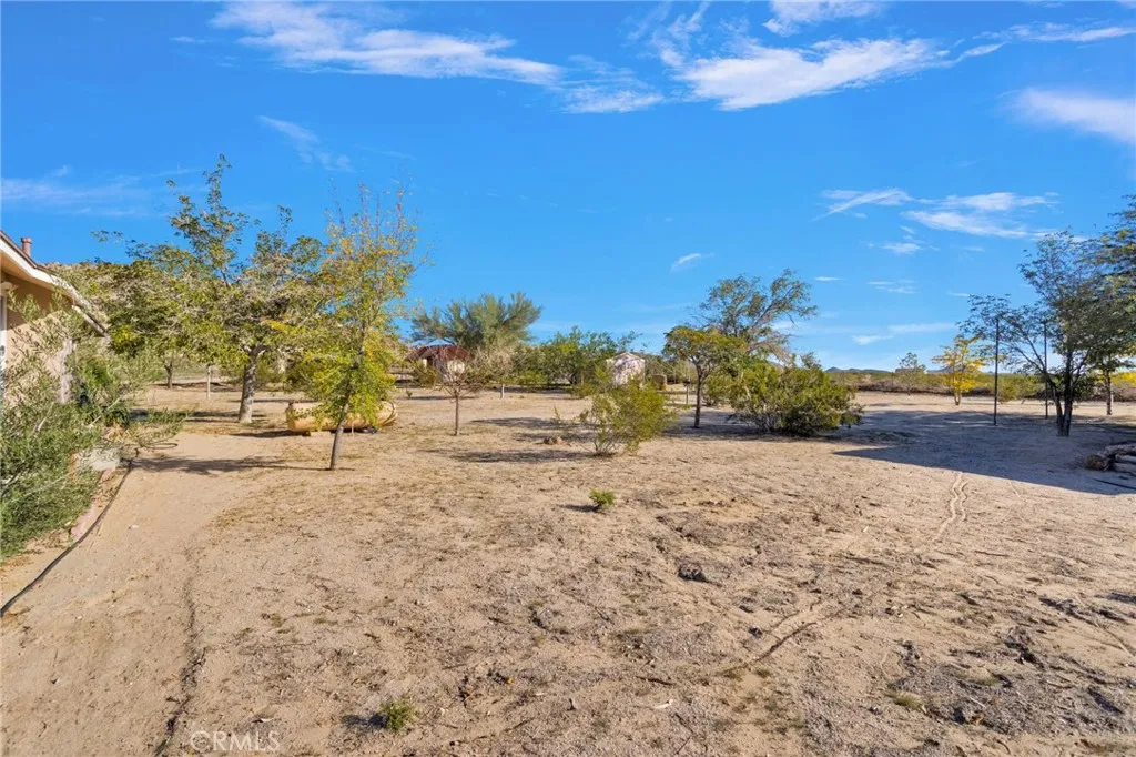 Additional image 10 of 38744 East End Road, Lucerne Valley, CA 92356