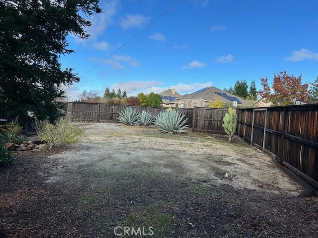 14 Sparrow Hawk Ln, Chico, CA 95928