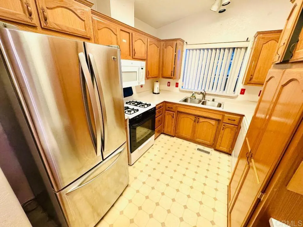 Additional image 13 of 3129 Calle Abajo Unit 105, San Diego, CA 92139