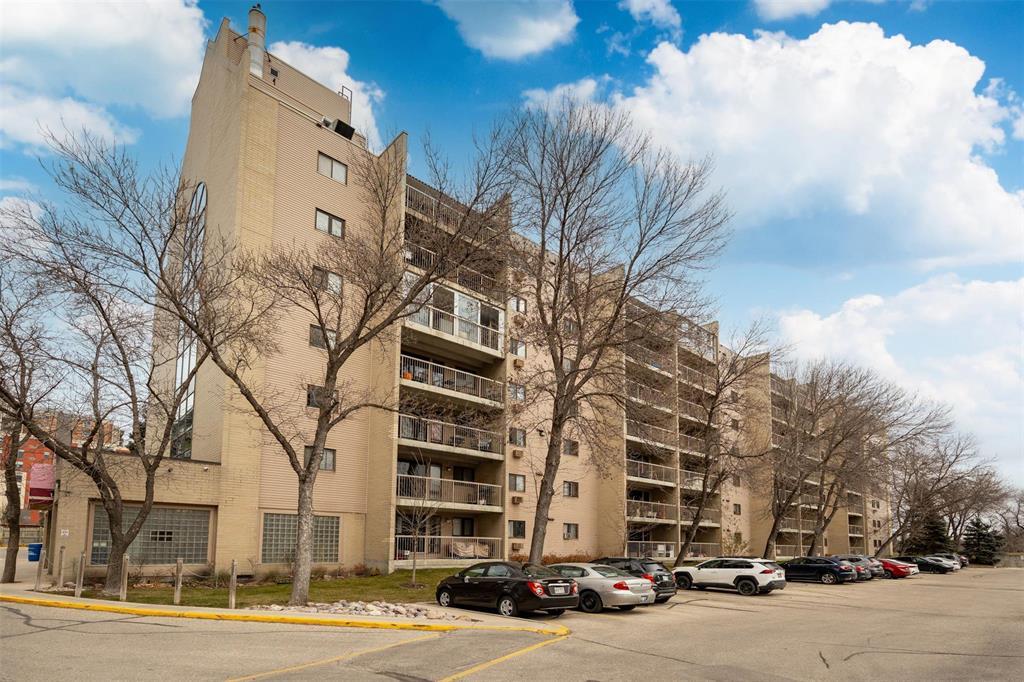 Property image for 1210 70 Plaza Drive|Winnipeg, Manitoba R3T5S1
