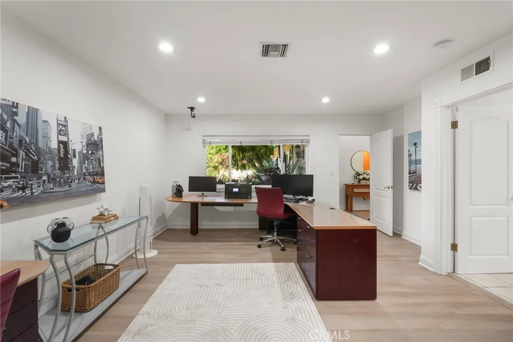 Additional image 47 of 18760 Wells, Tarzana, CA 91356