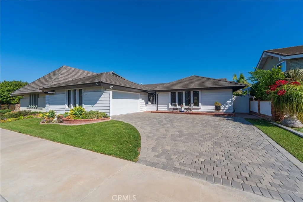 20582 Queens Park Ln, Huntington Beach, CA 92646