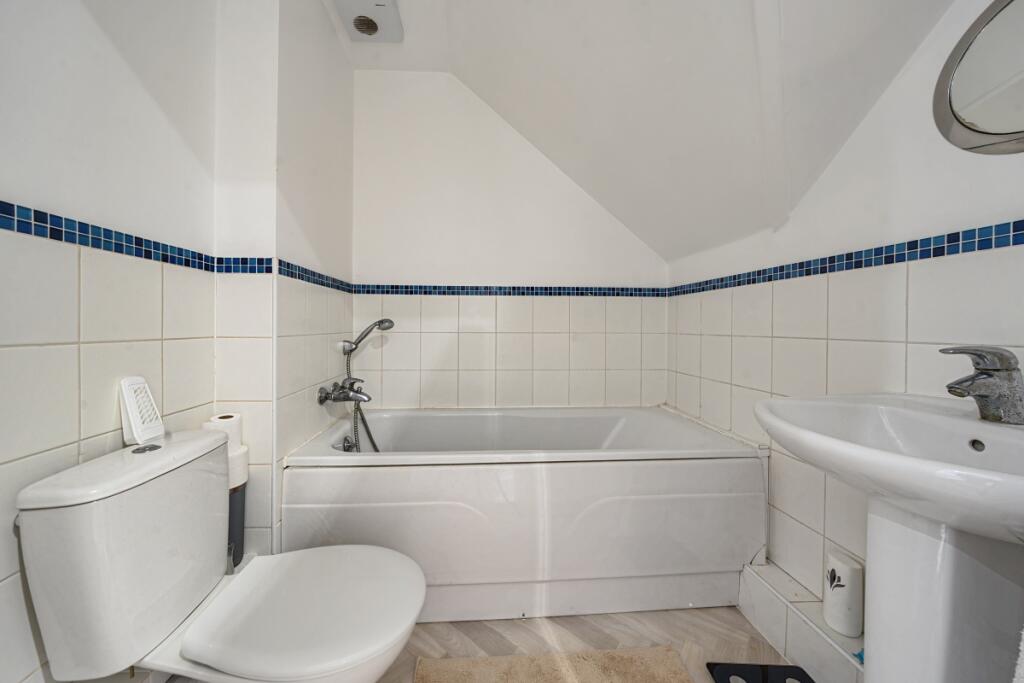 Additional image 18 of Roundwood Lane Harpenden AL5