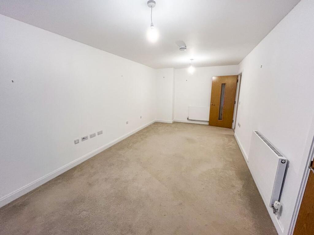 Additional image 18 of Flat 3 Highclere House, 98 Great North Road, Hatfield, Hertfordshire, AL9 5DB