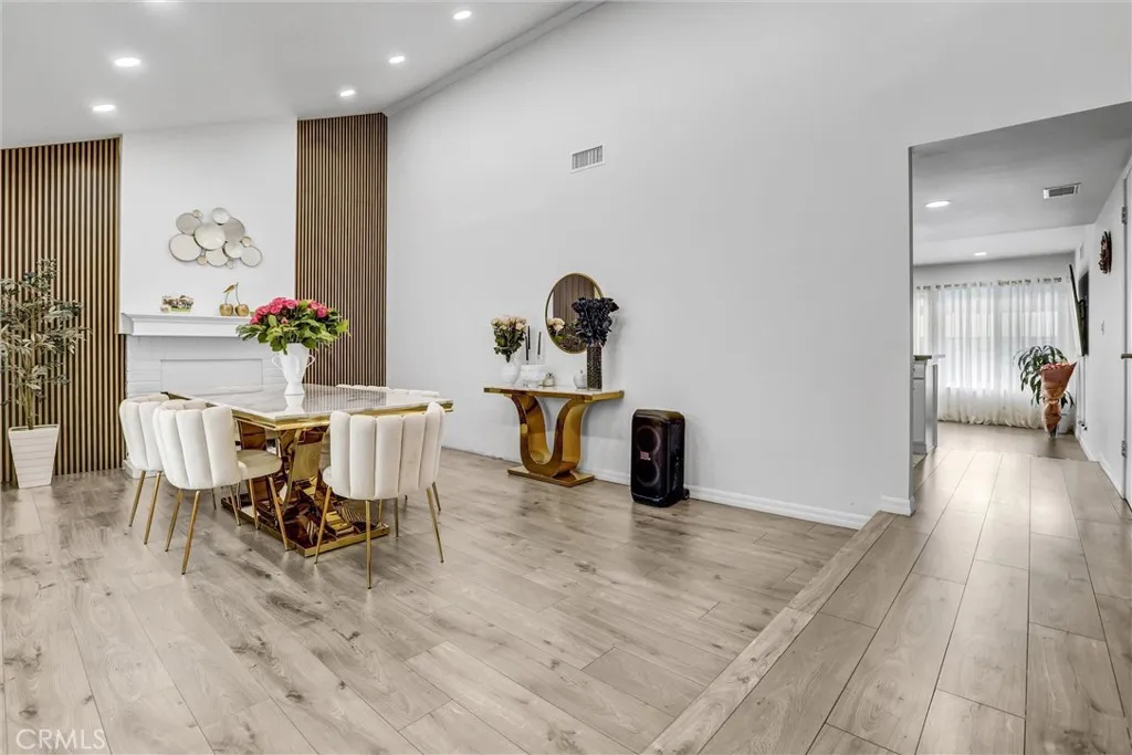 Additional image 2 of 28947 Lotusgarden Dr, Canyon Country, CA 91387