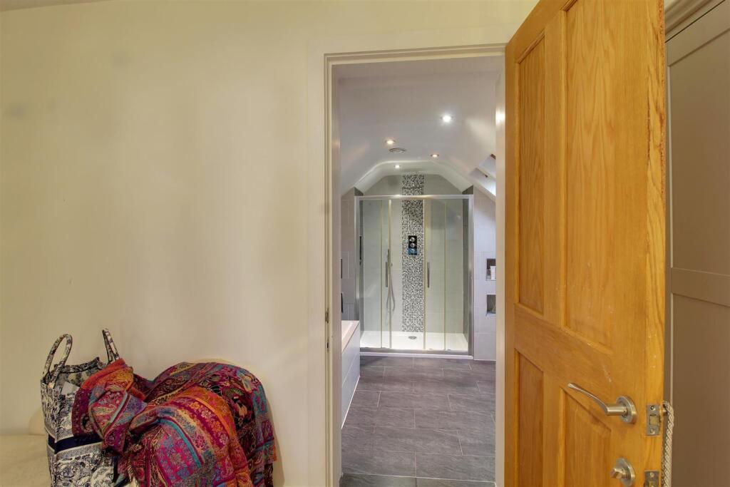 Additional image 36 of Peplins Way, Brookmans Park