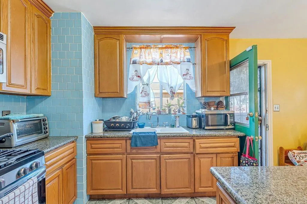 Additional image 49 of 927 S Eucalyptus Ave, Inglewood, CA 90301