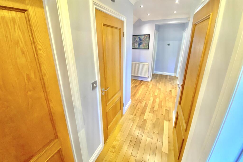 Additional image 6 of ,Mount Drive, Park Street, St. Albans, Hertfordshire, AL2