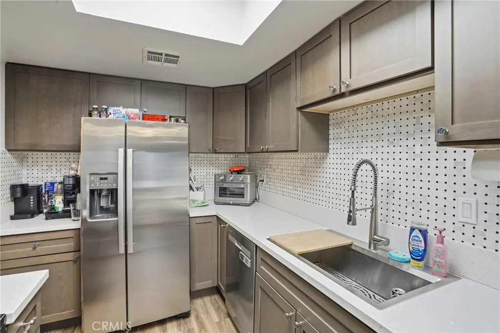 Additional image 45 of 6540 Hayvenhurst Avenue Unit 3, Lake Balboa, CA 91406