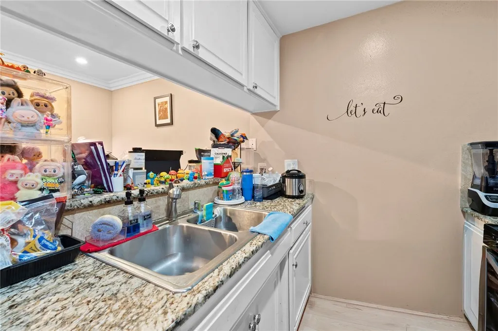 Additional image 8 of 7035 Woodley Unit 205, Van Nuys, CA 91406