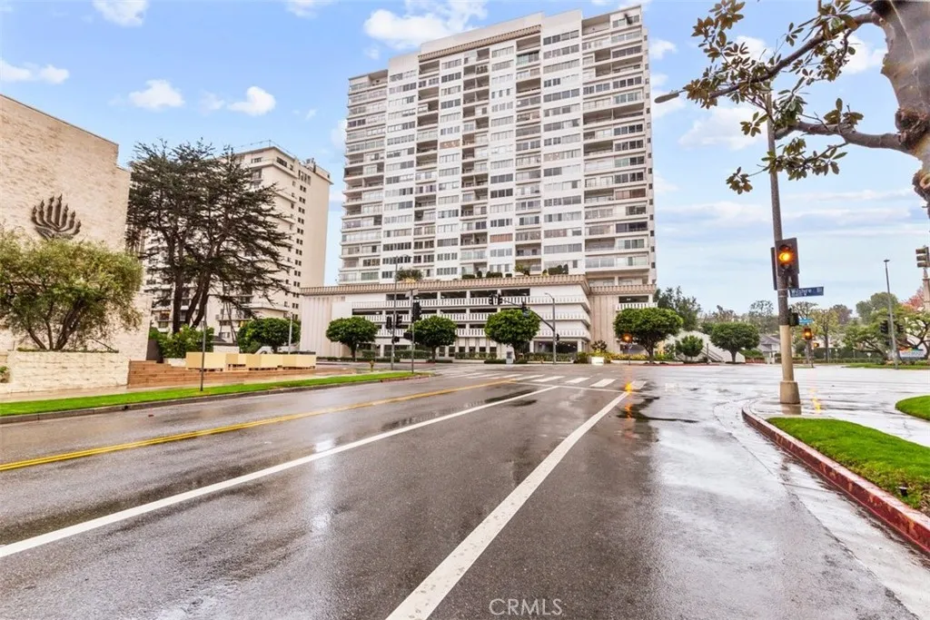 Additional image 3 of 10501 Wilshire Unit 2212, Los Angeles, CA 90024