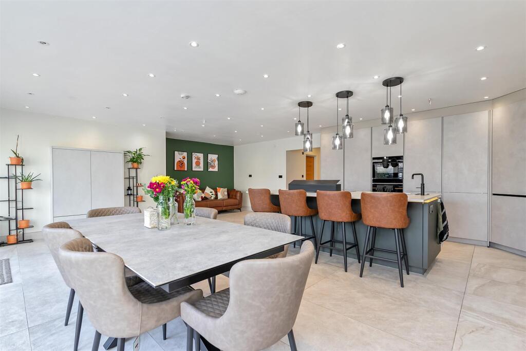 Additional image 3 of South Riding, Bricket Wood, St. Albans