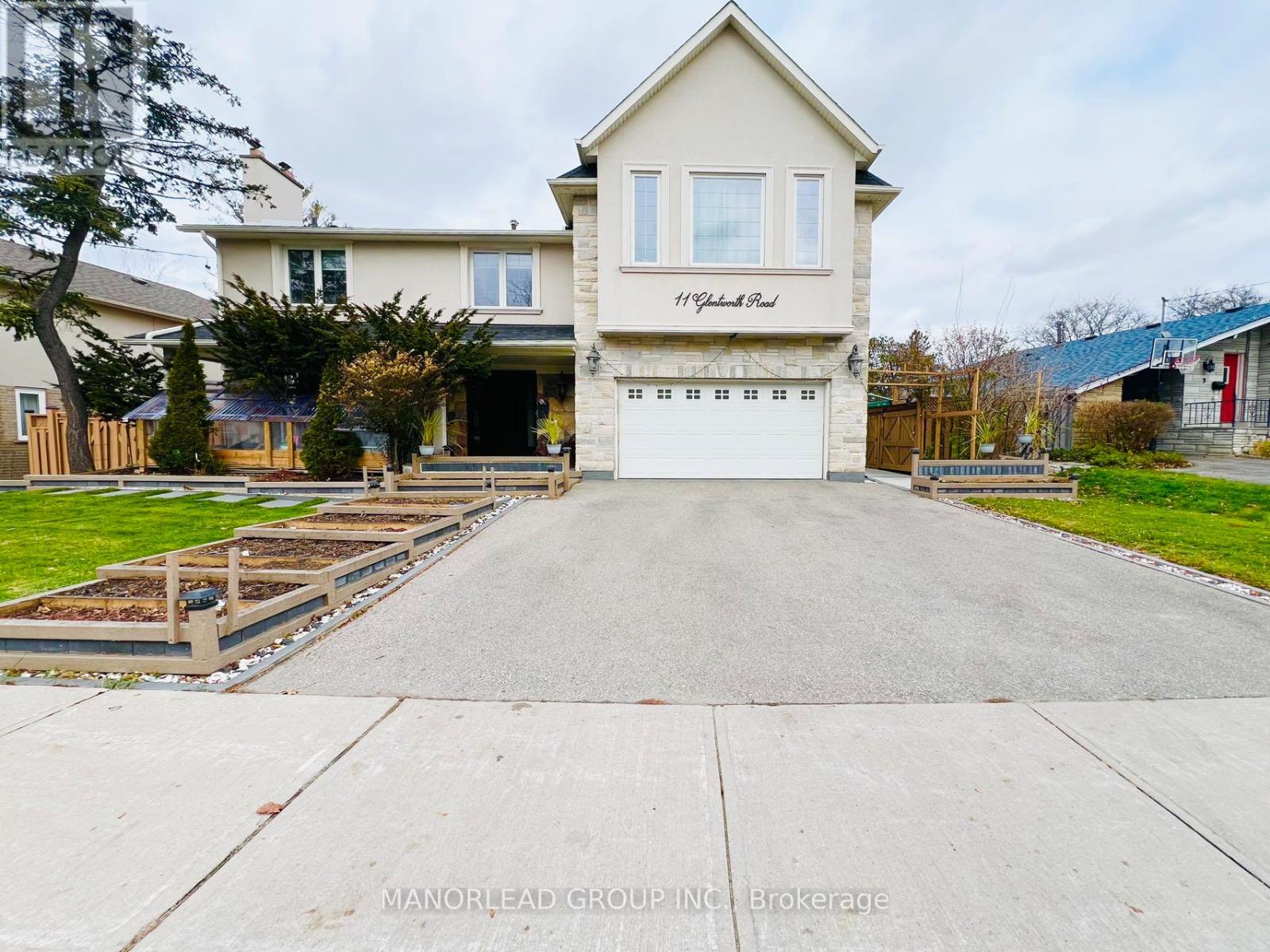 11 GLENTWORTH ROAD|Toronto (Don Valley Village), Ontario M2J2E4