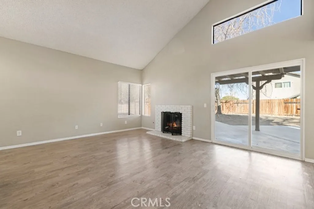 Additional image 5 of 523 E Kettering St, Lancaster, CA 93535