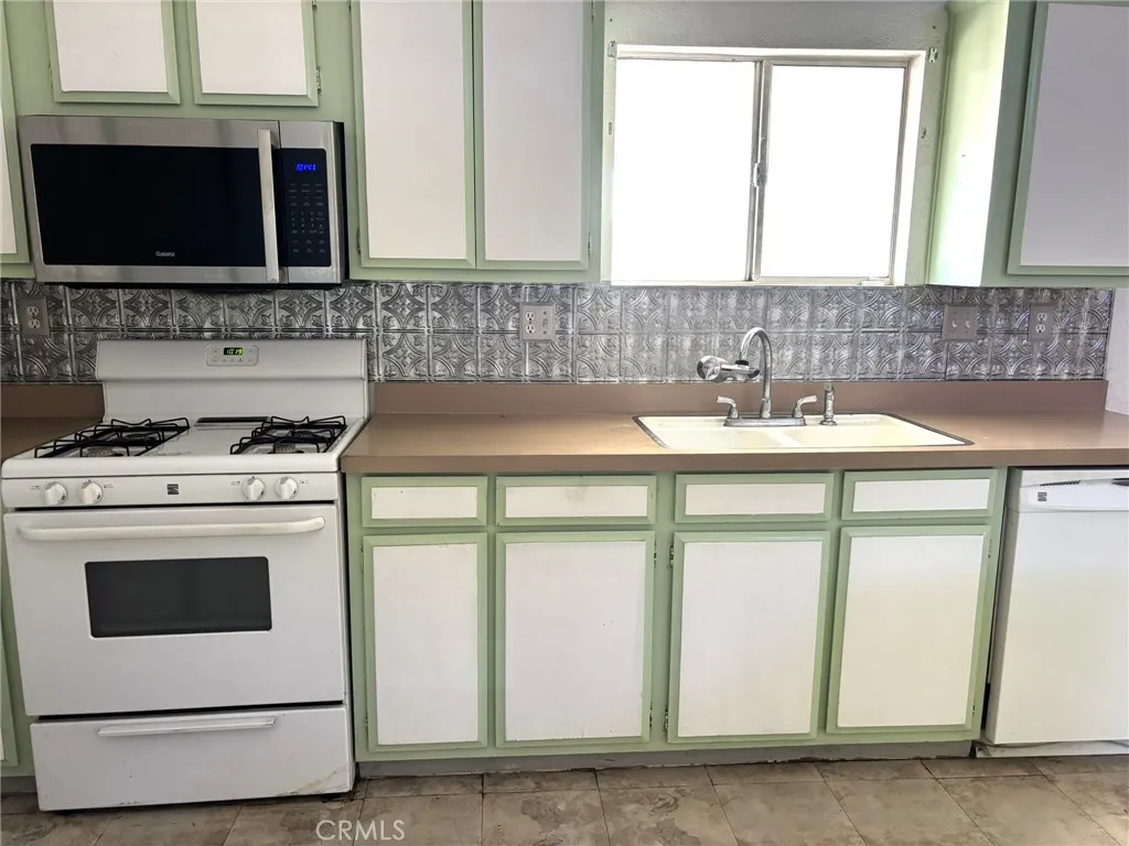 Additional image 50 of 20843 Waalew Rd Unit C4, Apple Valley, CA 92307