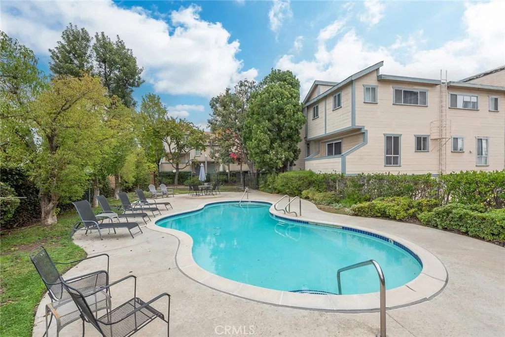 Property image for 9901 Independence Avenue Unit D, Chatsworth, CA 91311