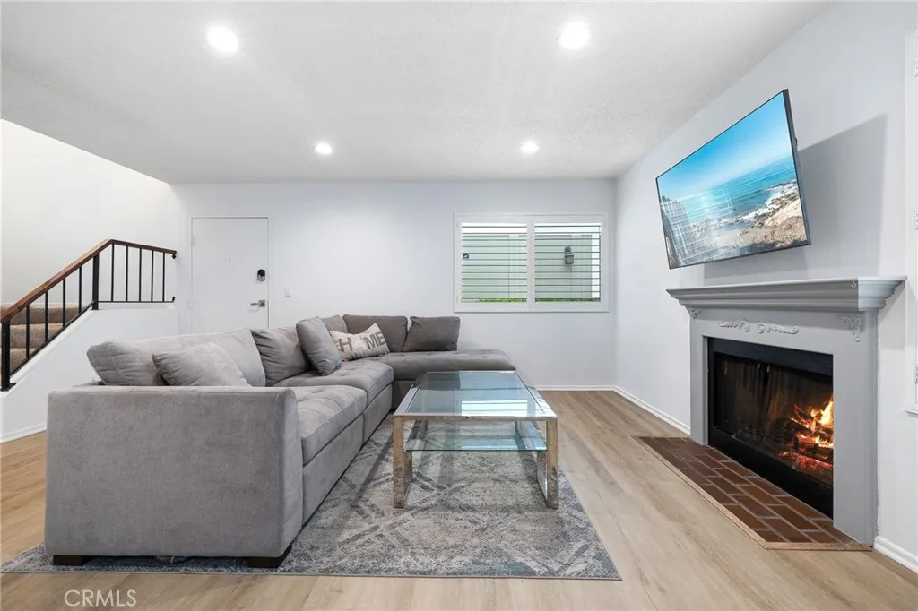 Additional image 3 of 27114 Hidaway Avenue Unit 3, Canyon Country, CA 91351