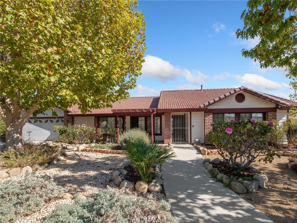 13411 Ivanpah Rd, Apple Valley, CA 92308 photo 3