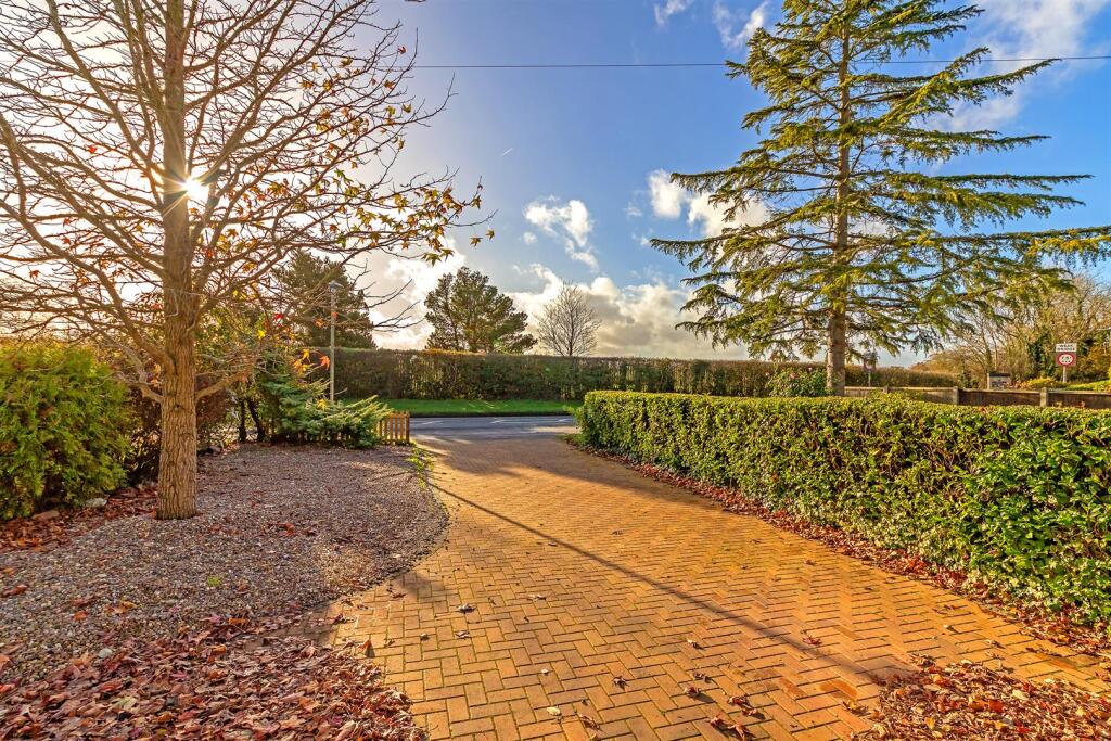 Additional image 15 of Colney Heath Lane, St. Albans