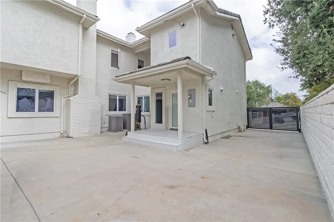 Additional image 110 of 5439 Gentry Avenue, Valley Village, CA 91607