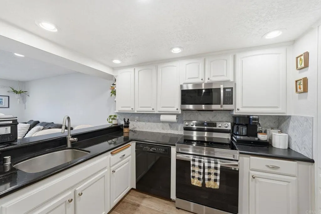 Additional image 9 of 3711 Balboa Ter Unit B, San Diego, CA 92117