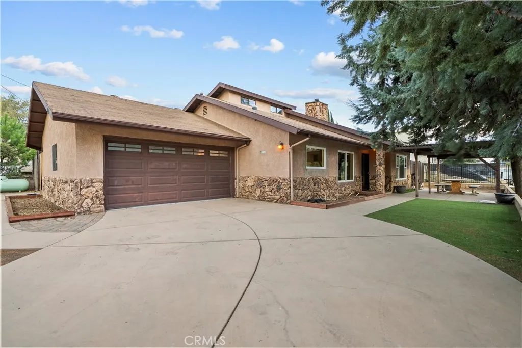 Additional image 2 of 42612 Montello Dr, Lake Elizabeth, CA 93532