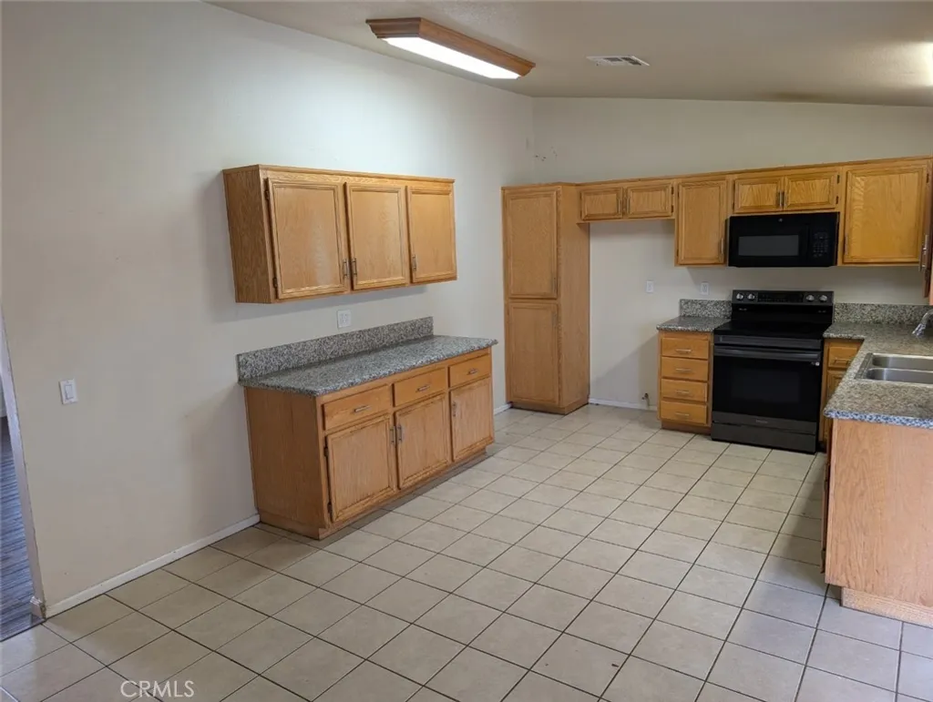 Additional image 3 of 2939 E Avenue R10, Palmdale, CA 93550