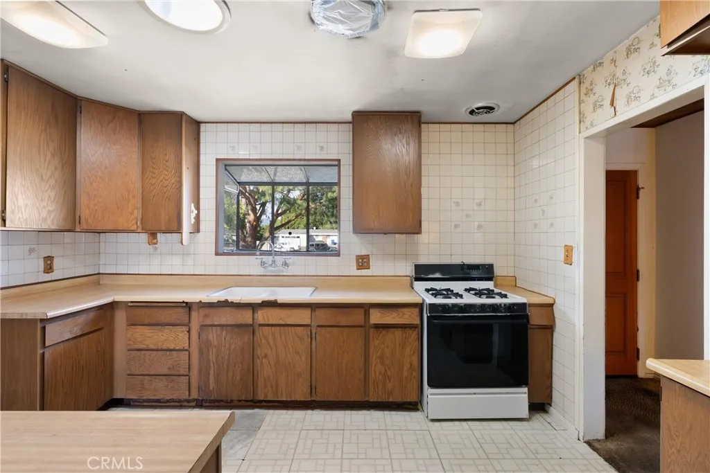 Additional image 54 of 18928 Victory Boulevard, Tarzana, CA 91335