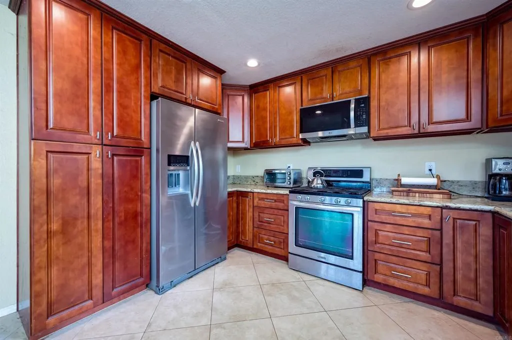 Additional image 8 of 213 Beaumont Drive, Vista, CA 92084