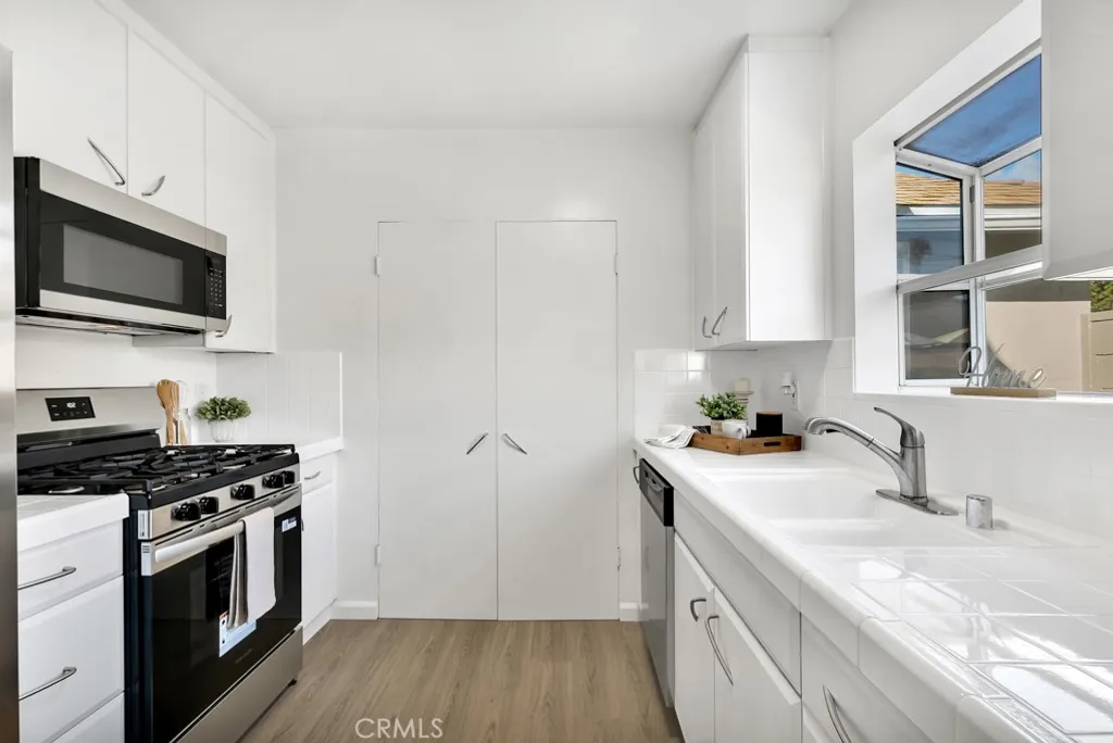 Additional image 6 of 17452 Cantlay Street, Lake Balboa, CA 91406