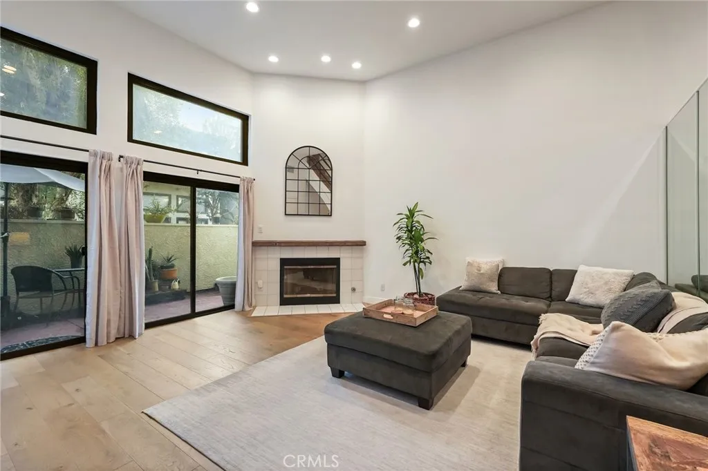 Additional image 4 of 6930 De Celis Unit 16, Lake Balboa, CA 91406