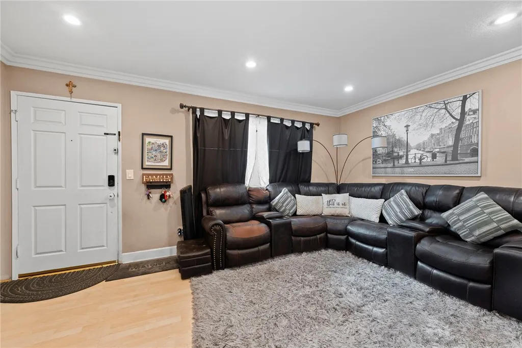 Additional image 4 of 7035 Woodley Unit 205, Van Nuys, CA 91406