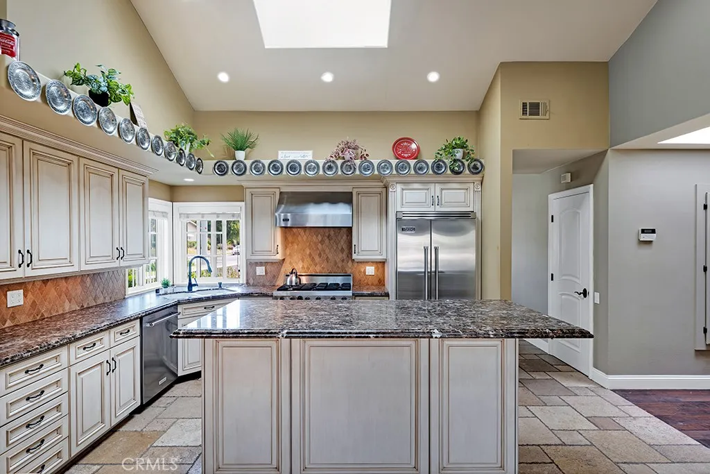 Additional image 12 of 10061 Cozycroft Ave, Chatsworth, CA 91311