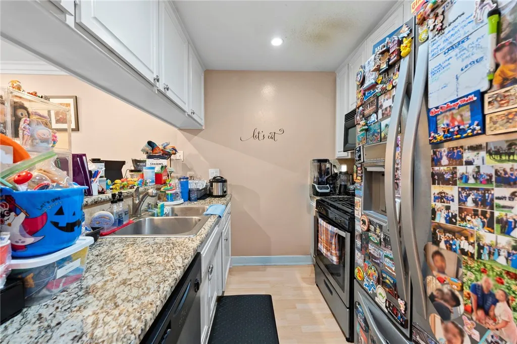 Additional image 7 of 7035 Woodley Unit 205, Van Nuys, CA 91406